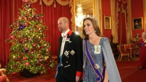 Το απιστευτο τρικ της Kate Middleton για να φορα ακομη και την πιο βαρια βασιλικη τιαρα με χαρη