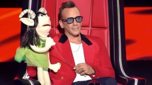 The Voice | To &quot;προχω&quot; look της Παπαριζου, η Μαριονεττα και...ο Ελβις Πρισλει