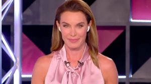 Τα σεναρια για το τηλεοπτικο "κενο" που αφησε η Τατιανα Στεφανιδου