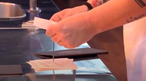 MasterChef: Αυτος ειναι ο πρωτος υποψηφιος προς αποχωρηση