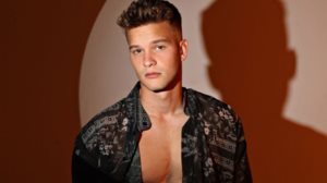 Ο Θανος Λαμπρου ειναι το eye candy της ημερας