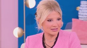 Φαιη Σκορδα: "Περισσοτερο γυναικες με φλερταρουν στα social media"