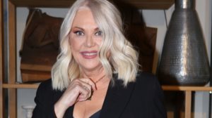 Η Ρουλα Κορομηλα σε μια αναρτηση ολο νοημα: "Ουρλιαχτα, φωνες, τσιριδες. Την κλεινω"