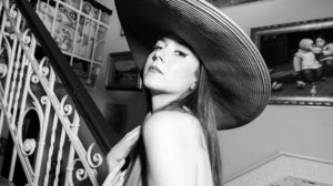 Χριστινα Σαμαρα | Κυκλοφορησε το video clip για το κομματι "Hotel Gatto Perso"