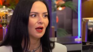 Αφωνη η Ζενεβιεβ στο First Dates: &quot;Δεν μιλαω με τη γιαγια μου, γιατι με καταραστηκε&quot;