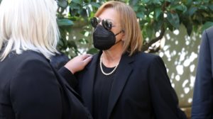 Φωφη Γεννηματα | Συντετριμμενη η αδελφη της Μαιρη Γεννηματα