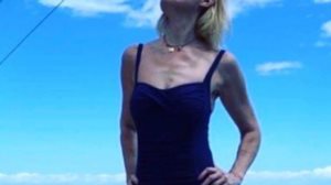 Κωνσταντινα Μιχαηλ: Οι εντυπωσιακες αναλογιες της και τα μαγιο που επιλεγει
