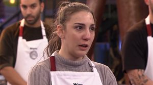 Ξεσπασε σε κλαματα η Νωρα στο MasterChef: "Κατευθυνε την ομαδα να ψηφισουν εμενα"