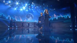 J2US | &quot;Χαρτοπολεμος&quot; για Μαντω &amp; Κωστα Φραγκολια στην σκηνη