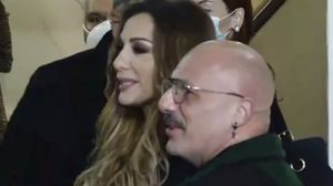 Η Δεσποινα Βανδη απεφυγε τις τηλεοπτικες καμερες με τη βοηθεια του Νικου Μουτσινα