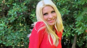 Ελενη Μενεγακη: Οι ευχες για τον Δεκαπενταυγουστο &amp; η συμβουλη για την τηρηση των μετρων