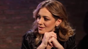 Νατασσα Μποφιλιου: Σε ηλικια 16 ετων τραγουδα σε σχολικη γιορτη! Πριν 21 χρονια