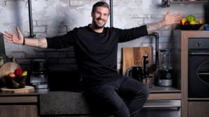 Ακης Πετρετζικης: Η μαγικη φωτογραφια απο τη Ζακυνθο και το εκπληκτικα γυμνασμενο κορμι του
