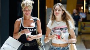 Αλεξια &amp; Φαιδρα Παπανδρεου: Σπανια δημοσια εμφανιση! Δειτε την πανυψηλη 15χρονη εγγονη του Ανδρεα Παπανδρεου