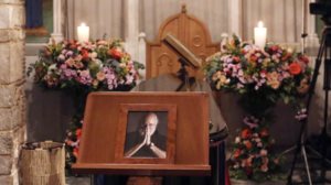 Η Ελλαδα αποχαιρετα τον Διονυση Σαββοπουλο - Η σορος του στη Μητροπολη