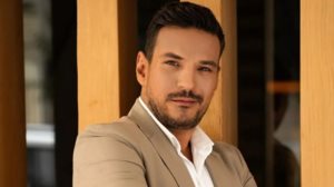 Αυτος ειναι ο τιτλος της εκπομπης του Κωστα Τσουρου στον ΣΚΑΙ - Δειτε το trailer