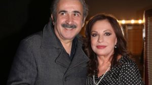 Λακης Λαζοπουλος &amp; Χαρις Αλεξιου: Χαλαρες στιγμες με μασκες μαζι με διασημους φιλους τους