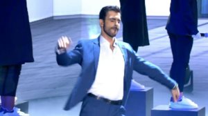 J2US | Το εντυπωσιακο ζειμπεκικο του Μαρινου Κονσολου στην εμφανιση του με την Ελενη Δημου