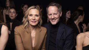 Kim Cattrall &amp; Russel Thomas | Η ρομαντικη εξοδος απο το Chelsea Old Town Hall που εγινε viral