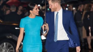 Meghan Markle &amp; πριγκιπας Harry: Δειχνουν το απιθανο σπιτι τους: Μπεζ, λευκο και λουλουδια παντου