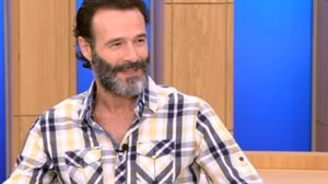 Θανασης Ευθυμιαδης: Οπως δεν τον εχετε ξαναδει! Ποζαρει γυμνος στη θαλασσα