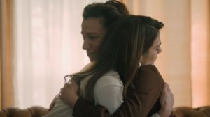 Το Σπιτι Διπλα Στο Ποταμι | Η Θεοδωρα πιανει επ’αυτοφωρω τη Μελισσανθη!