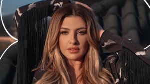 Η Ελενα Παπαριζου τραγουδα για την ταινια μικρου μηκους "Το Καλο Επιστρεφει"