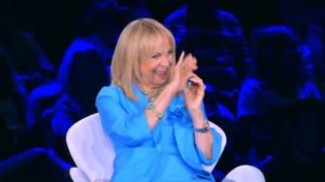 Λυγισε η Αννα Φονσου με το "Secret Song" της