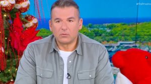 Γιωργος Λιαγκας: "Αν δεν το πω θα σκασω. Παω εκει και ειναι απ' εξω τρια μαυρα αυτοκινητα και η αστυνομια"