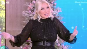 Εφυγε η Κατερινα Καινουργιου απο το πλατο στην εναρξη της εκπομπης: "Πως σας ηρθε;"