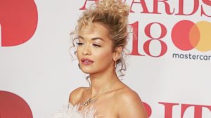 Ριτα Ορα: Ερωτευμενη με γνωστο Ελληνα; Οι φωτογραφιες που κανουν τον γυρο του διαδικτυου