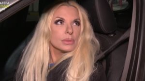 Ενοχλημενη η Αννιτα Πανια on camera: &quot;Ειμαι εκπροσωπος Τυπου του Καρβελα;&quot;