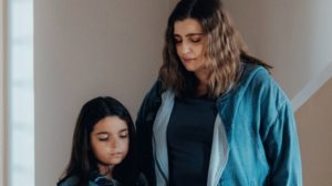 Δειτε το συγκλονιστικο trailer της σειρας "Να με λες μαμα"