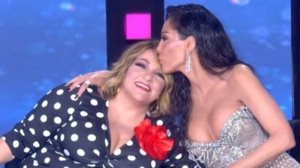 J2US | Συγκινηθηκε on air η Βικυ Σταυροπουλου: "Περασε λιγο δυσκολα"