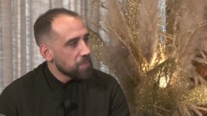 Βασιλης Πορφυρακης: "Στο κεφαλι της μητερας μου εμφανιστηκε ενας σταυρος 40 μερες πριν φυγει"