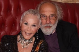 Αλέξανδρος Λυκουρέζος: Εκείνο το βράδυ είπα στη Ζωή "αγάπη μου, έχω διαπράξει αυτά τα αδικήματα μπορεί και κακουργήματα" - εικόνα 2