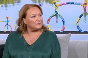 Αντέδρασε η Ρένια Λουιζίδου: "Το είδα σ' έναν τίτλο λες και έχω πέσει στα ναρκωτικά. Για όνομα του Θεού!"