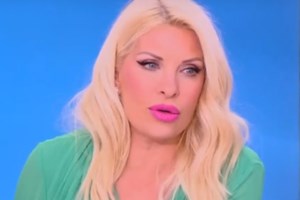 Ο Γιάννης Κότσιρας κατά της Εύης Δρούτσα επί σκηνής: Εάν λέμε το "τα" τρεις φορές, κινδυνεύουμε να φάμε μήνυση - εικόνα 3