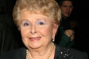 Συγκλονίζει η Βέφα Αλεξιάδου: Κάθε μέρα βγαίνω στη βεράντα και λέω "Θεέ μου, δεν μας ακούει κανείς, εγώ και εσύ είμαστε" - εικόνα 2