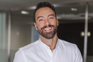 Σάκης Τανιμανίδης | Επιστροφή από το εξωτερικό με αγκαλιές!