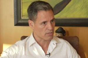 Χείμαρρος ο Γρηγόρης Πετράκος για τη σάτιρα των "Ράδιο Αρβύλα": "Ξαναβάλτε τίτλο ΑΜΑΝ τα καθάρματα"