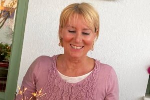 Η κόρη του Κώστα Καραμανλή & της Νατάσας Παζαΐτη κάνει την πρακτική της στη Μύκονο! Στο πλευρό της οι γονείς της - εικόνα 2