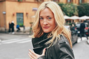 Aide-mémoire | Πόσο κοστίζει να έχεις το θάρρος της γνώμης σου στην τηλεόραση; - εικόνα 3