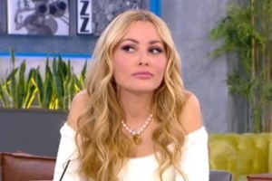 Σε αμηχανία η Ελένη Βουλγαράκη με την on air αναφορά στον Φώτη Ιωαννίδη - εικόνα 4