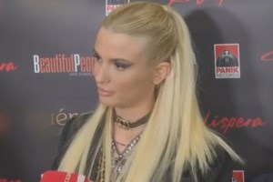 Η πρώτη on camera αντίδραση της Ελεωνόρας Ζουγανέλη μετά τα σχόλια για την εμφάνιση στο νέο της videoclip - εικόνα 2