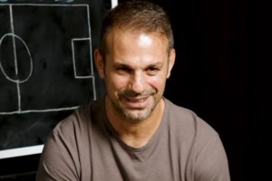 Ο Ντέμης Νικολαΐδης αποκάλυψε τον λόγο που γύρισε στην Ελλάδα με τη Δέσποινα Βανδή, πριν 20 χρόνια