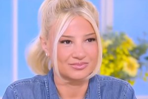 Ανδρέας Μικρούτσικος σε Φαίη Σκορδά: "Οι κόλακες και οι γλύφτες δεν ταιριάζουν με την εικόνα ενός καλού παρουσιαστή"