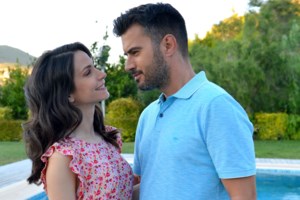 Ο Γιάννης Τσιμιτσέλης και η Κατερίνα Γερονικολού full in love σε βραδινή έξοδο στα μπουζούκια