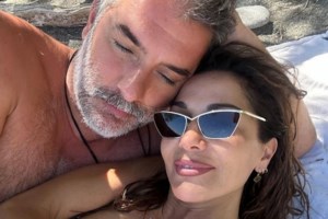 Η στιγμή που η δήμαρχος του Τσεσμέ ζητά από το κοινό να ηρεμήσει: "Μην γιουχάρετε τη Δέσποινα Βανδή, να της γίνει μάθημα" - εικόνα 3