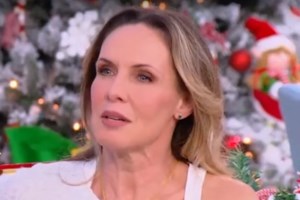 Η Εβελίνα Παπούλια αρνήθηκε να απαντήσεi σε ερώτηση δημοσιογράφου: "Να ολοκληρώσουμε τώρα εδώ;"